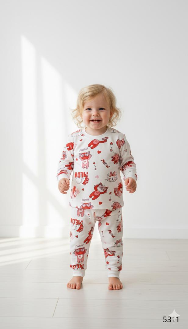 Noha - A long-sleeved pajama set, colored and printed with a cat design